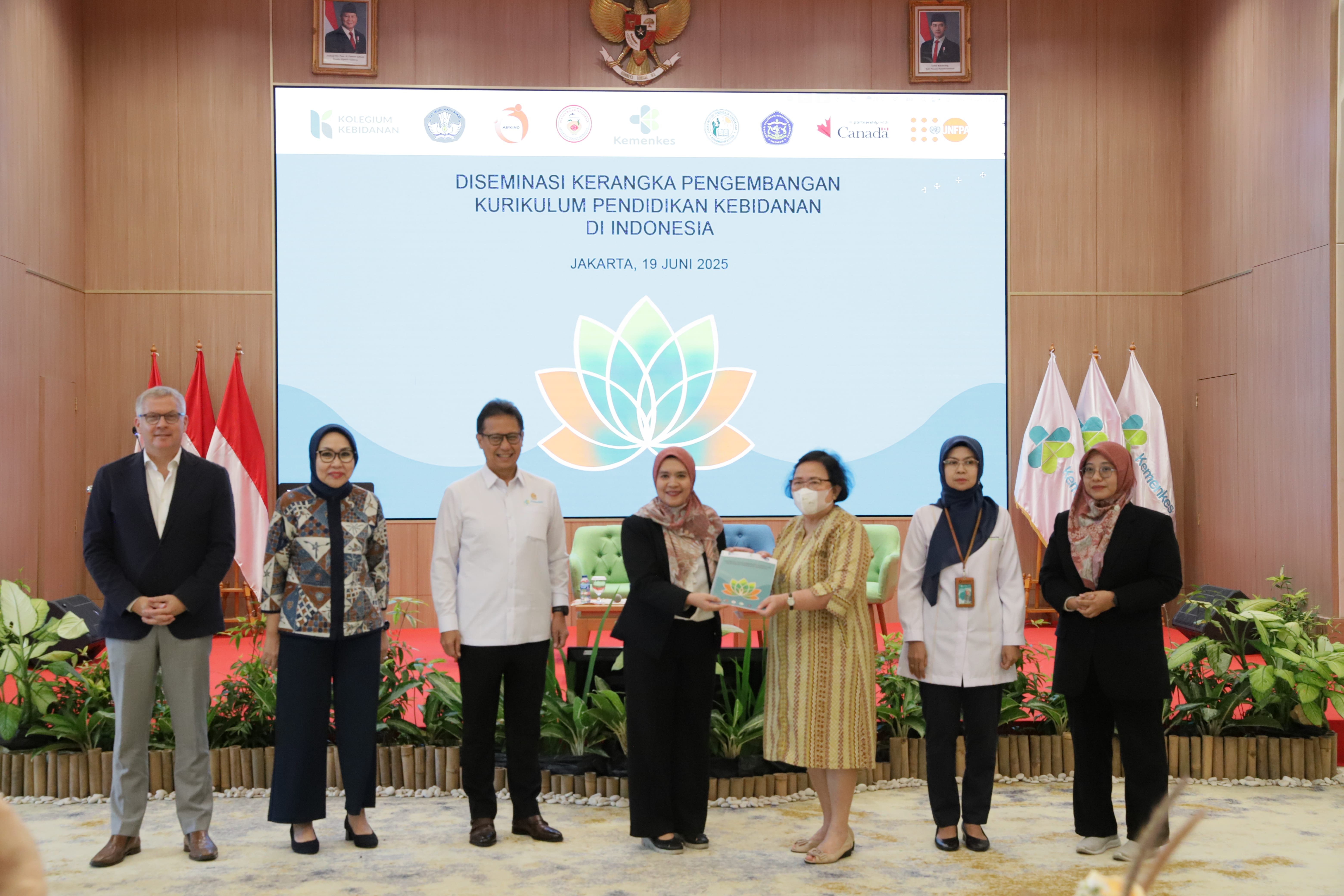 Diseminasi Kerangka Pengembangan Kurikulum Pendidikan Kebidanan di Indonesia